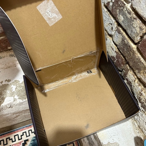 Original Prada Box measures approximately 11.5 x 9.5 x 4.75 inches. Prada Milano - Picture 7 of 10